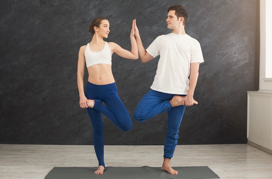 Asanas en pareja, una forma de compartir Hatha Yoga